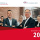 Titel des Geschäftsberichts der WFG-Gruppe. Im oberen Bereich sind auf einem weißen Hintergrund die Logos der Wirtschaftsförderung Rendsburg-Eckernförde und WFG Infrastruktur GmbH platziert. Darunter ist ein Gruppenbild von Männern und Frauen im Business-Outfit. Im unteren Bereich ist ein roter Bereich, auf dem in weißer Schrift "Geschäftsbericht 2024" steht.
